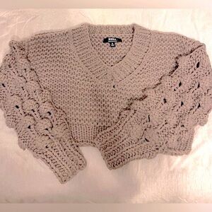 Adorable chunky cropped sweater. Great condition!